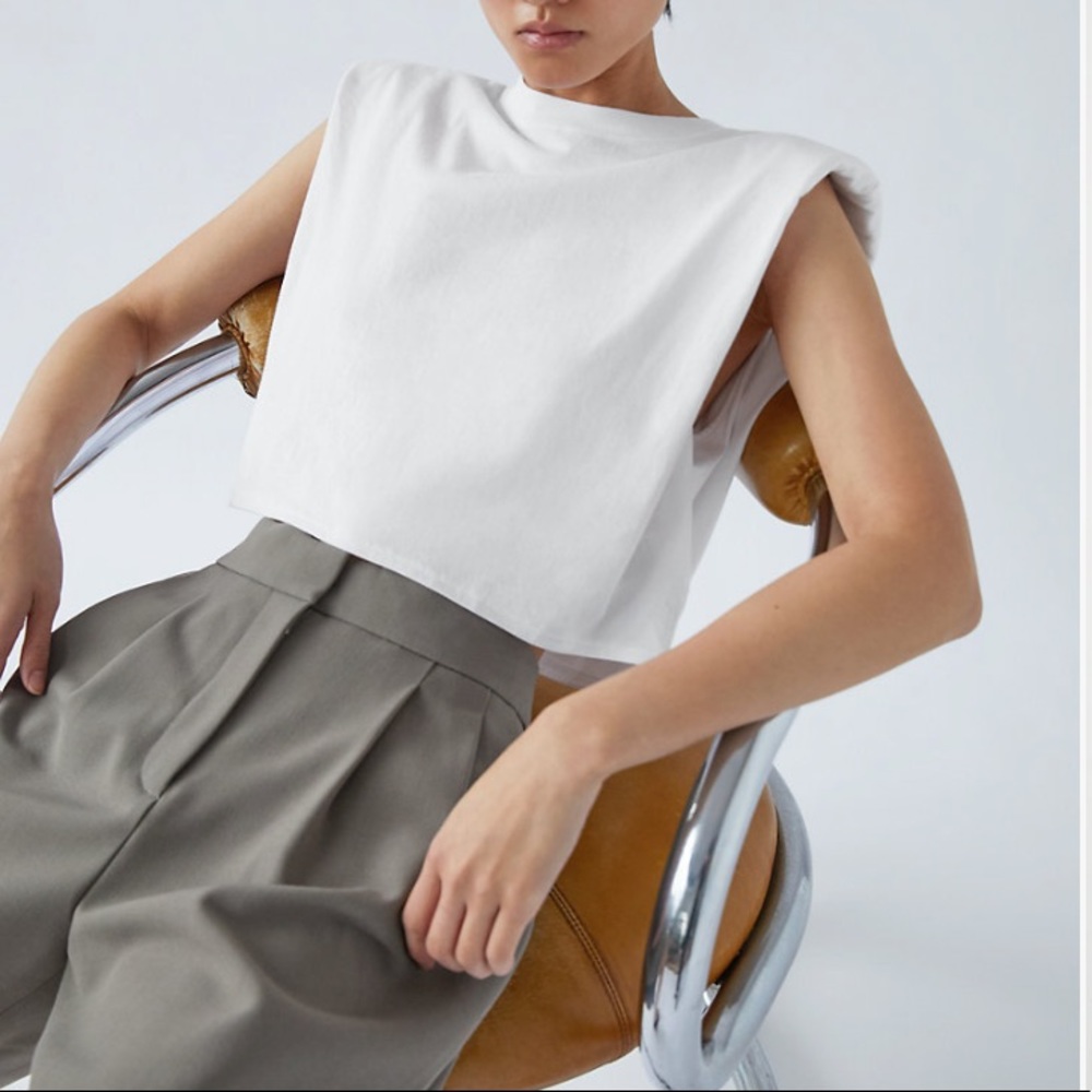 Babaton Shoulder Pad Cropped T-Shirt